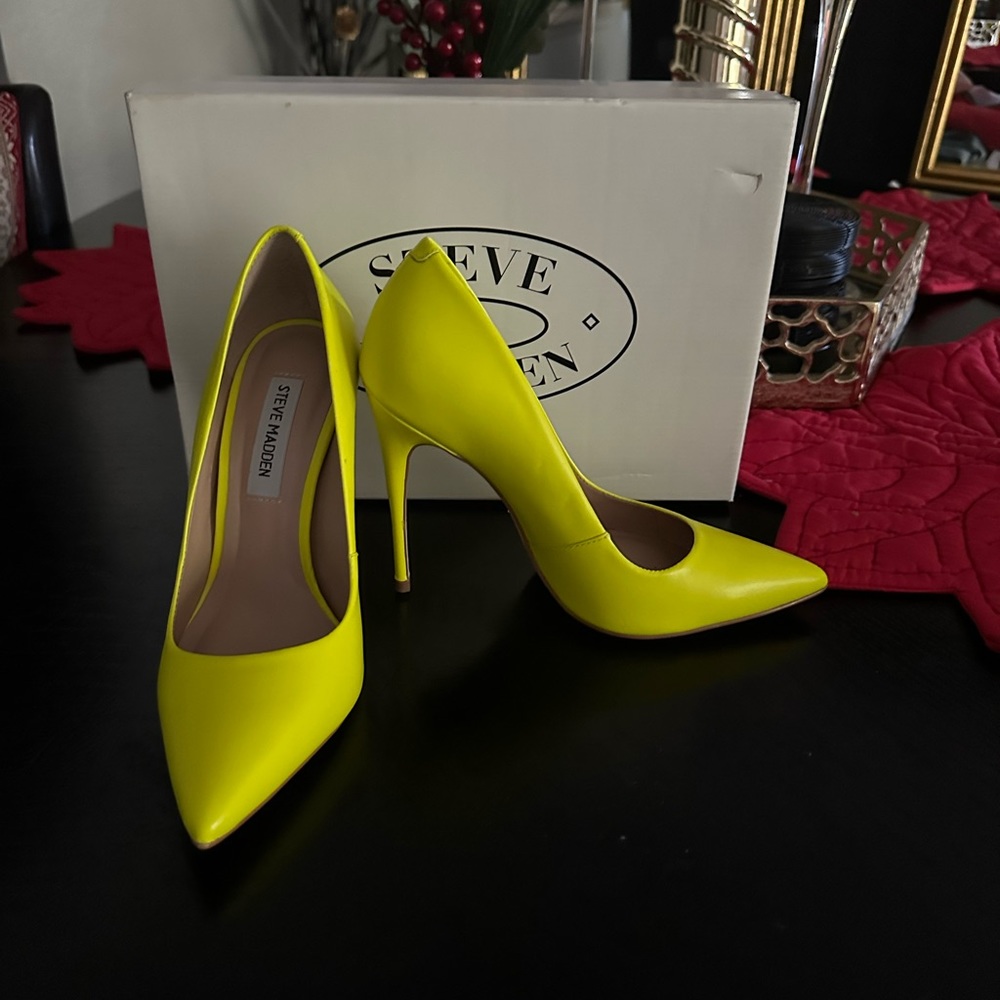 Check out my closet for all listings…more to come. End of year closet clean out.